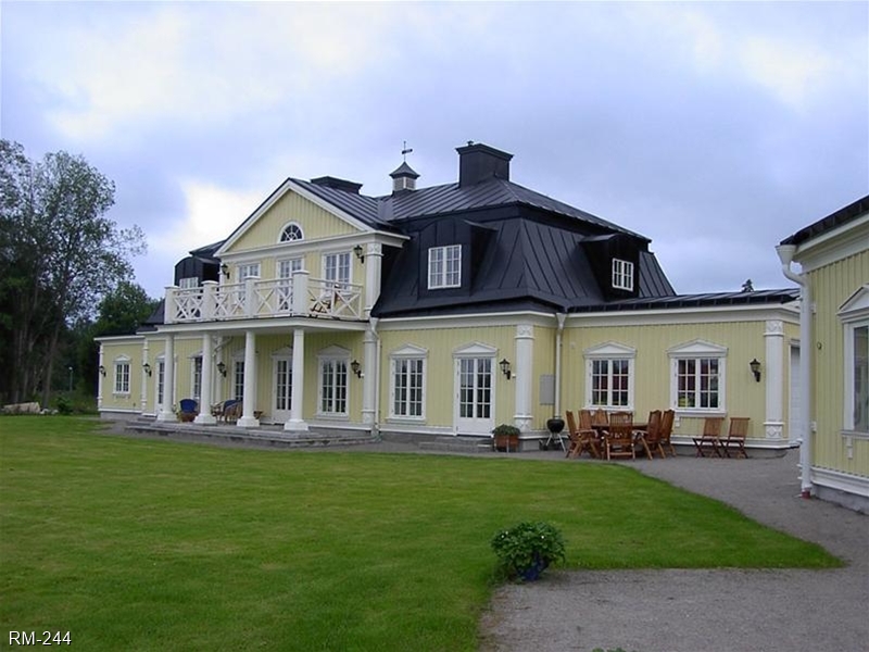 Gripsholmshus med kittade fönster från RM Snickerier i Vimmerby