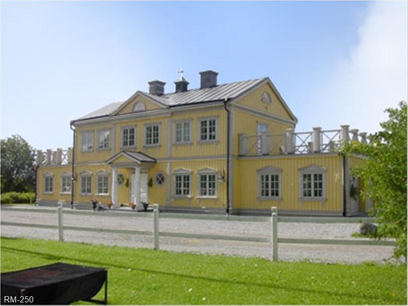 Gripsholmshus med kittade fönster från RM Snickerier i Vimmerby