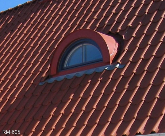 Liten takkupa på vinklat tak