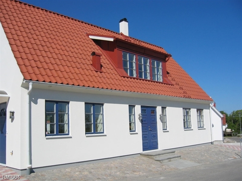 Nybyggt hus i Baskemölla med kittade RM-fönster