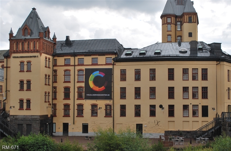 Renovering av gammalt hus i centrala Norrköping med RM fönster